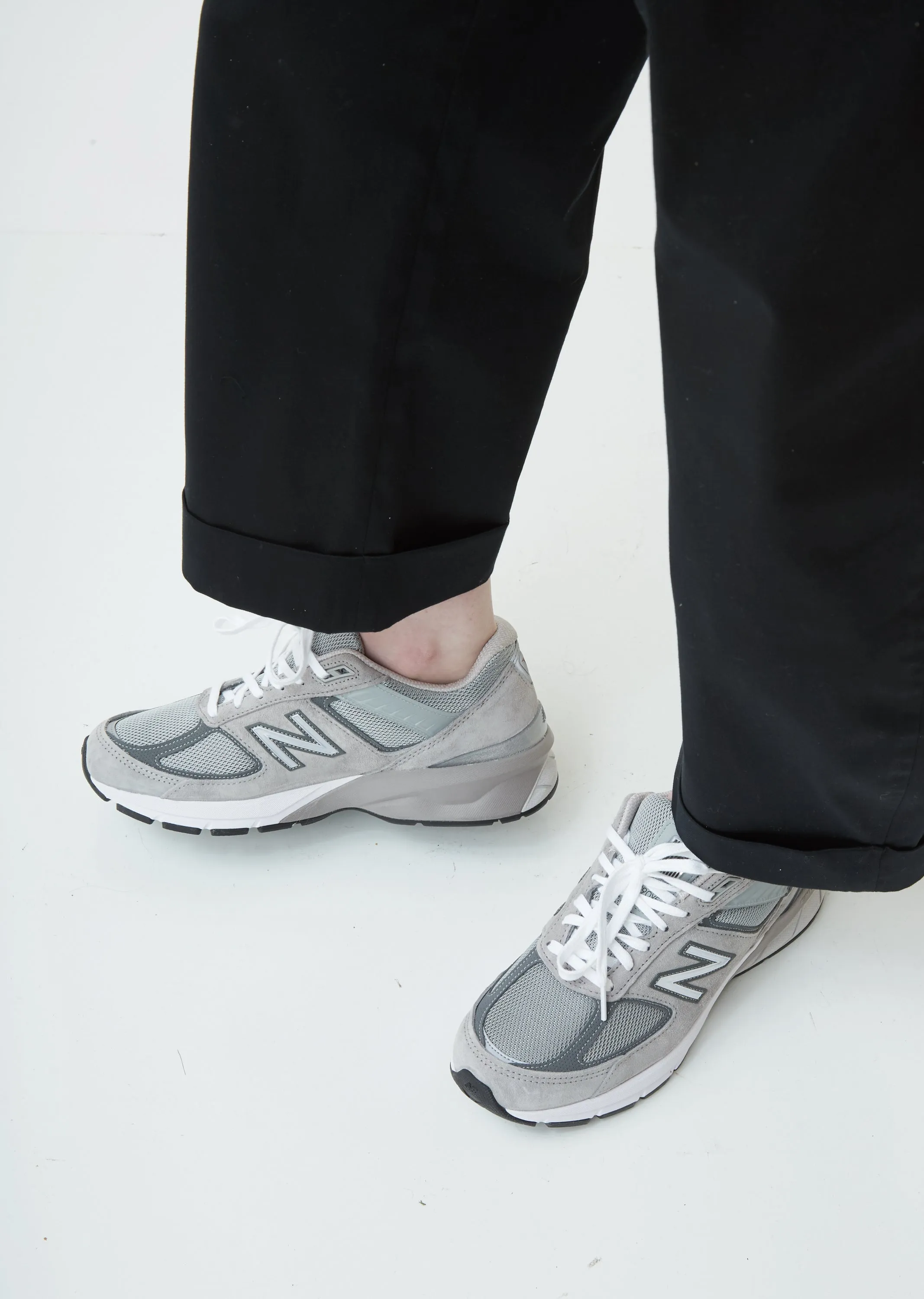 990v5 Sneakers