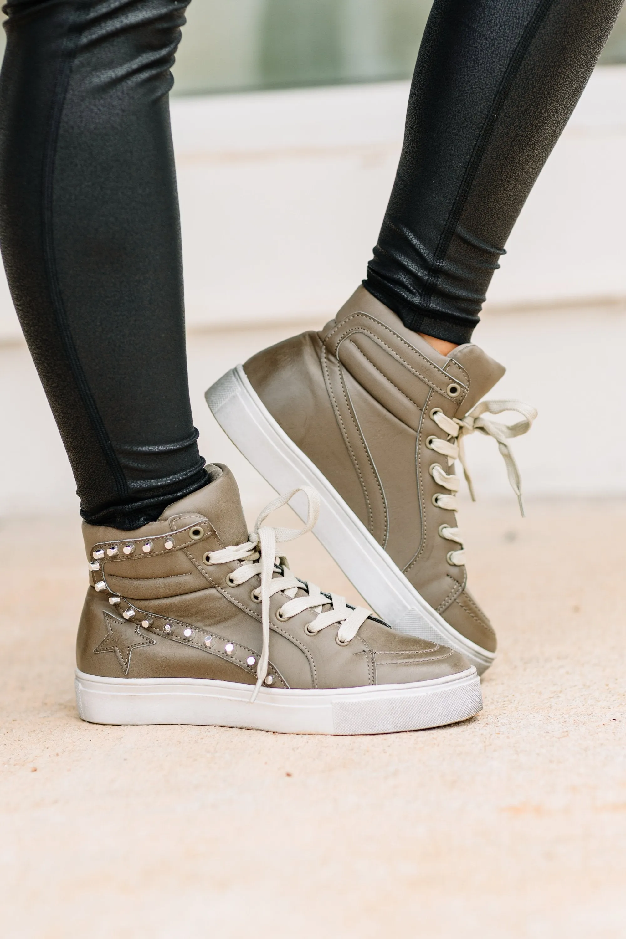 Edgy Icon Ash Gray Star Sneakers