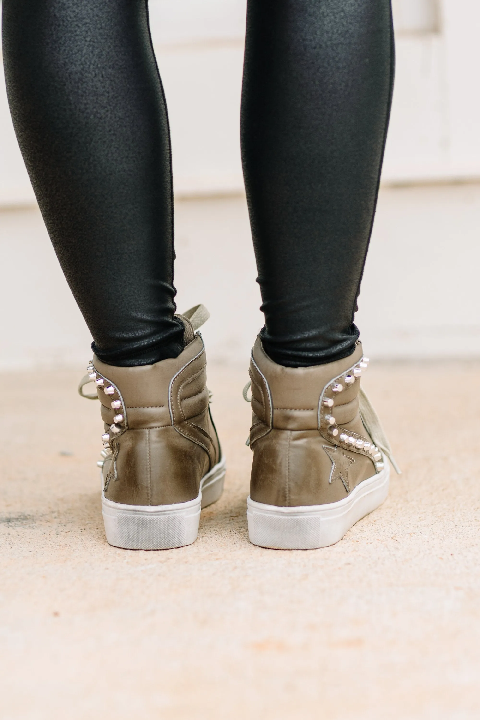 Edgy Icon Ash Gray Star Sneakers
