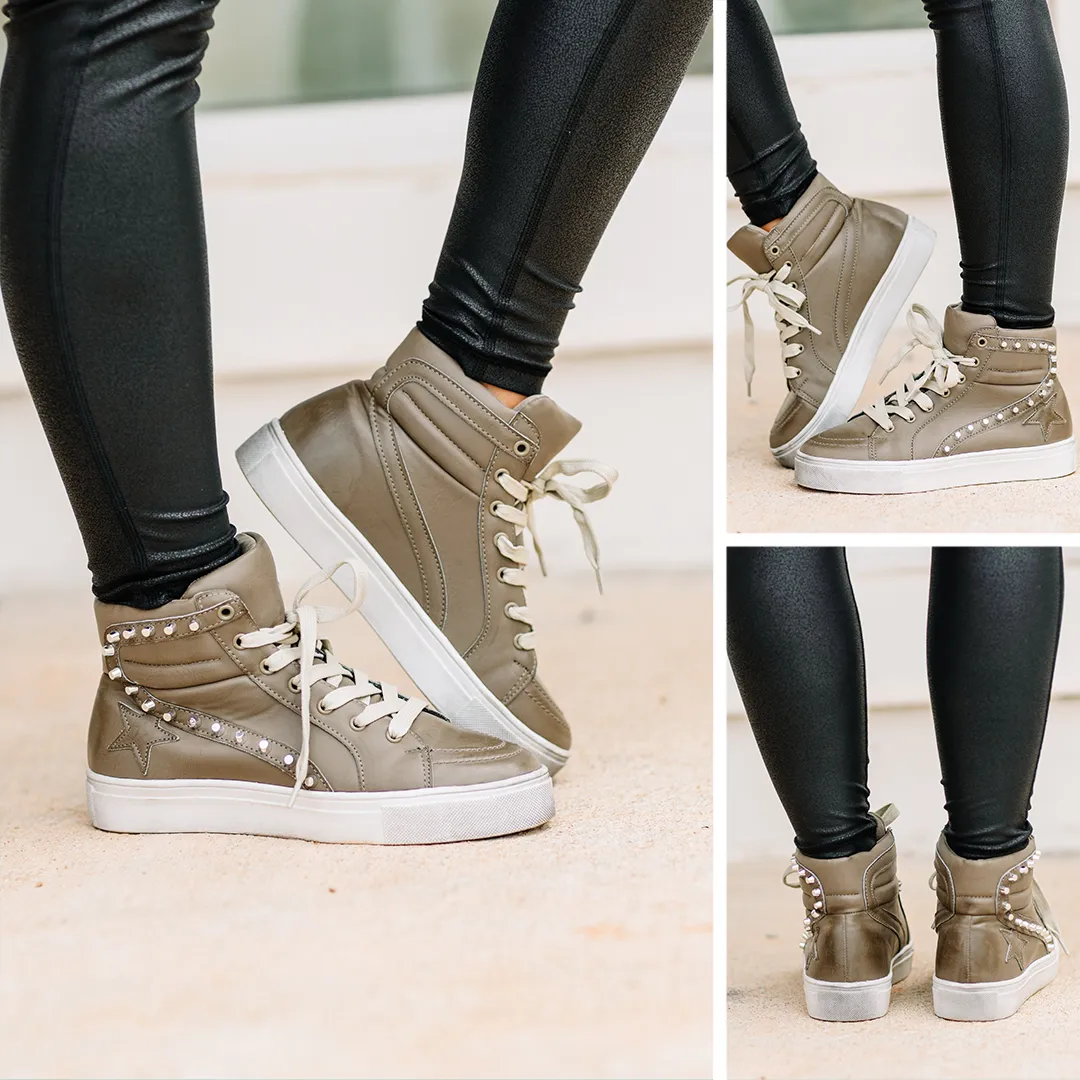 Edgy Icon Ash Gray Star Sneakers