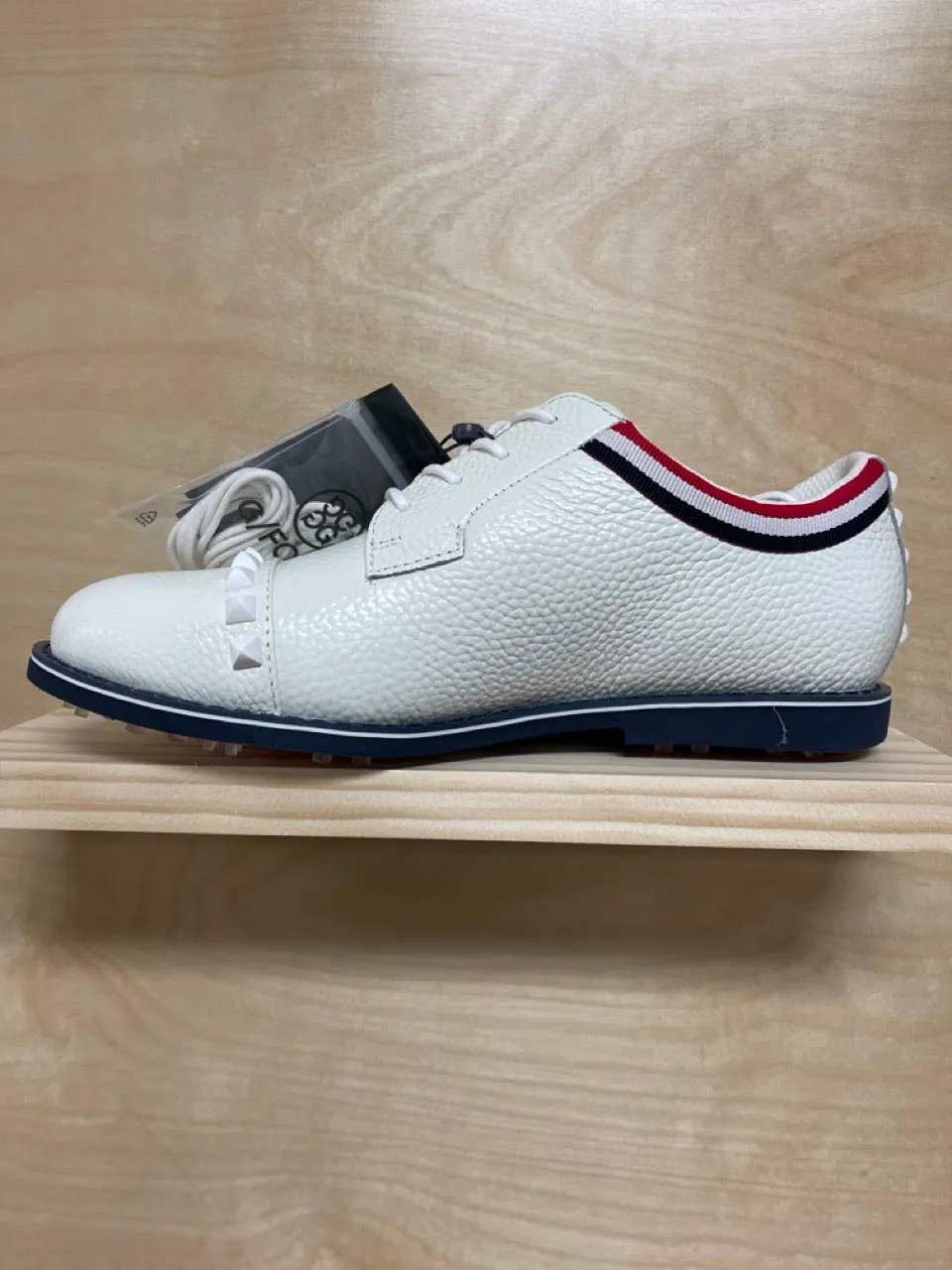 GFORE WOMEN'S GROSGRAIN STUD CAP TOE GALLIVANTER GOLF SHOE