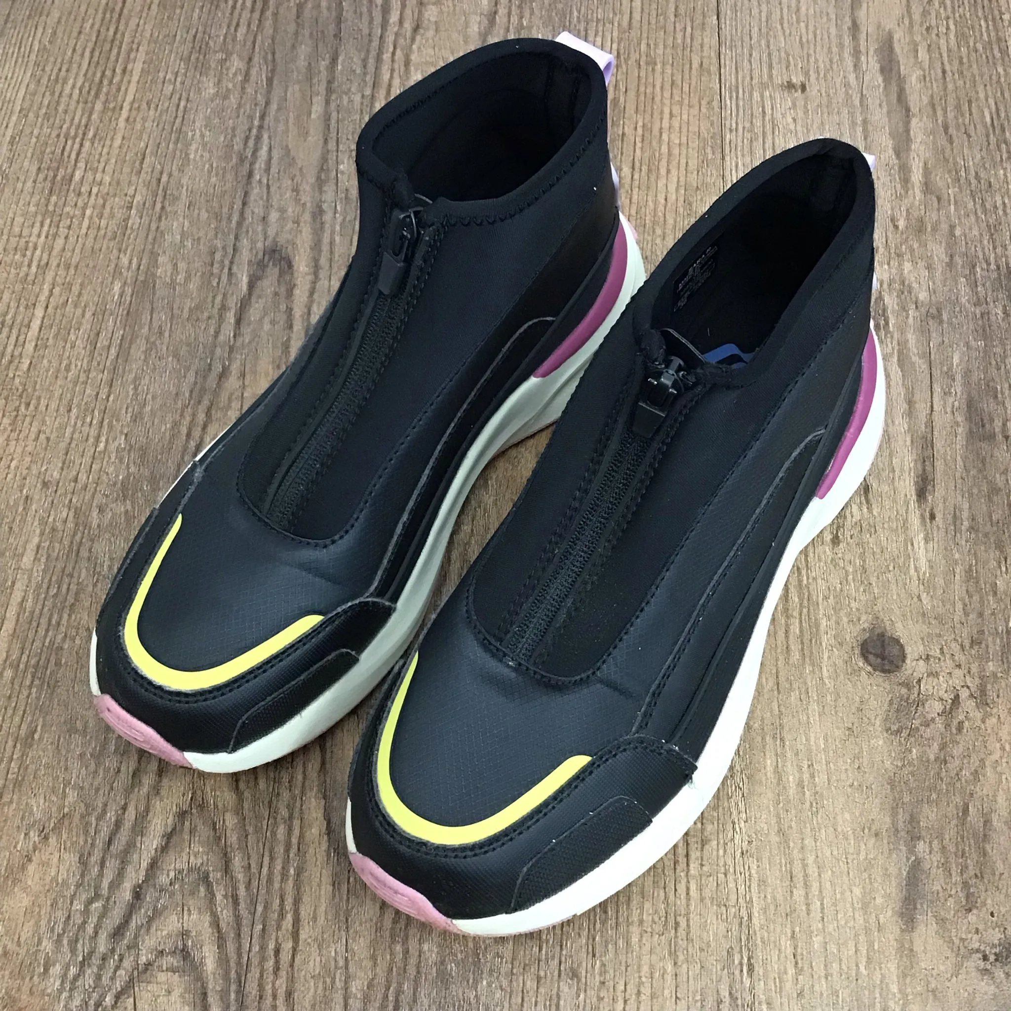Zara Size 4 Youth Athletic Shoes
